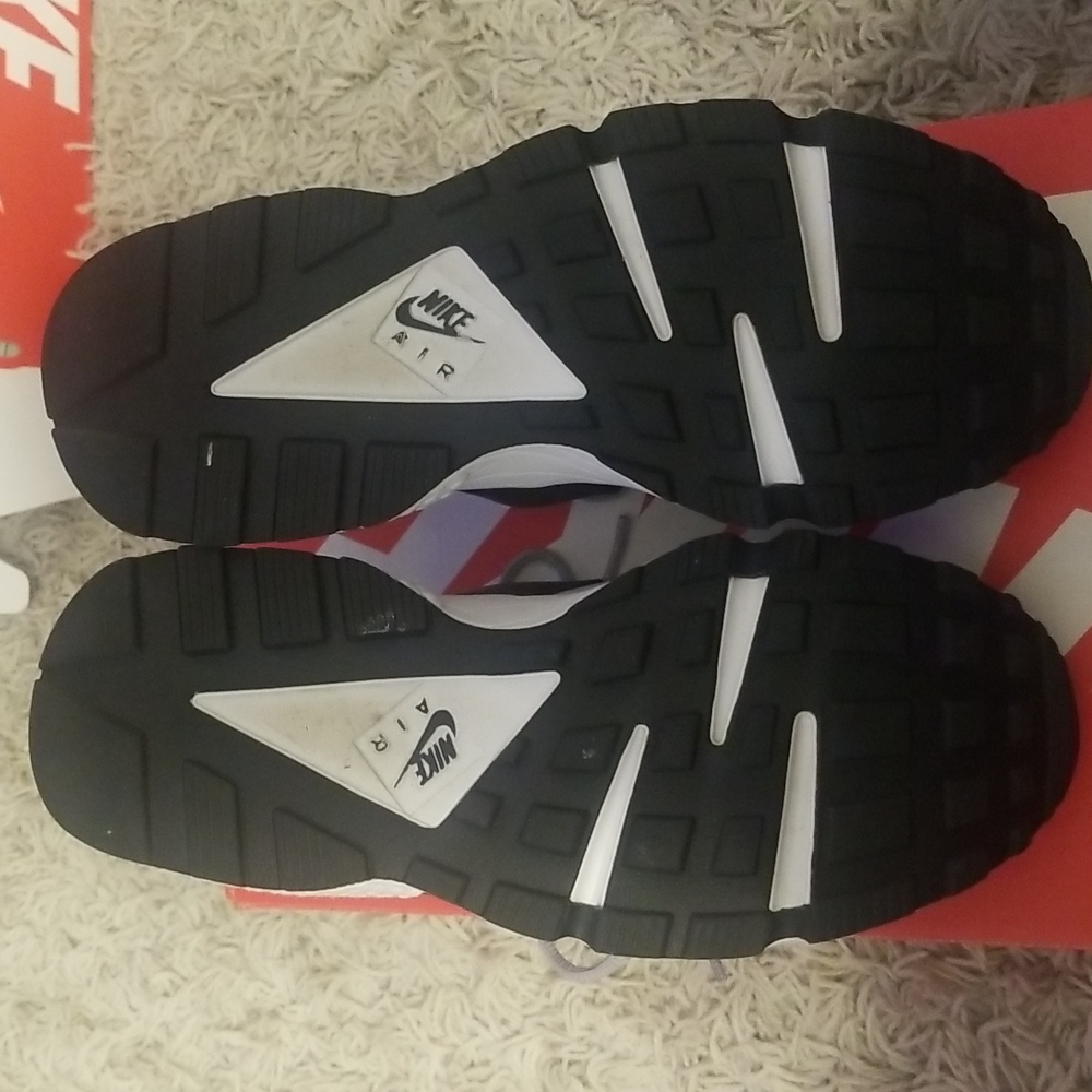 Nike - Picture 3 of 3